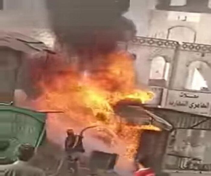 نشوب حريق هائل في سوق سوداء للمشتقات النفطية بمحافظة إب