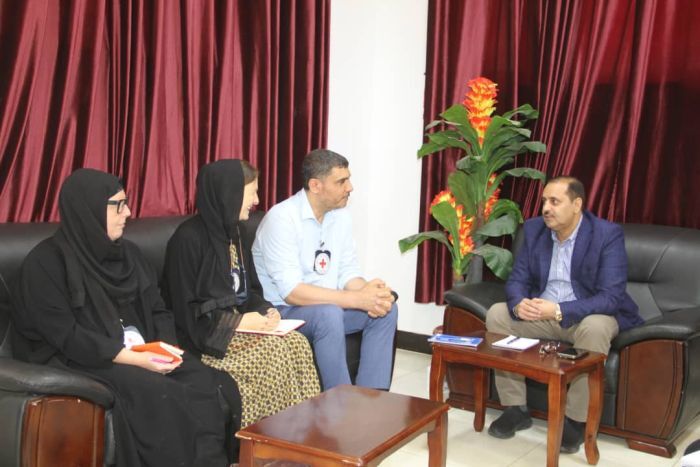 أبو حورية يشدد على ضرورة الإفصاح عن مصير السياسي قحطان خلال استقباله وفداً من الصليب الأحمر