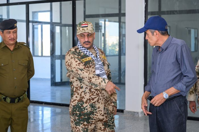 نائب رئيس الجمهورية طارق صالح يطلع على الترتيبات النهائية لافتتاح مطار المخا الدولي ويعقد اجتماعاً بإدارته