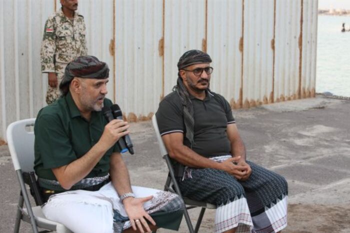 مسؤول كبير في الشرعية .. "إذا لم تمد الحكومة يدها إلى العميد طارق صالح فهي لا تريد تحرير البلاد"