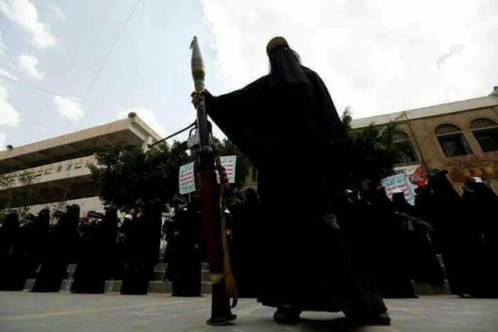 "الفاطميات".. مجندات حوثية جديدة مهمتها الإستقطاب والتخابر