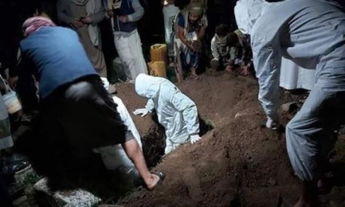 وسط تكتم شديد.. دفن 8 جثامين جديدة بذمار توفيت بفيروس كورونا