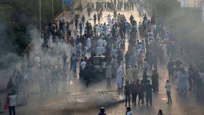 باكستان: إقالة 3 ضباط كبار ومحاكمة 102 شخص بسبب الاضطرابات