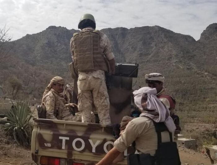 تعز | اندلاع مواجهات عنيفة بين قوات اللواء 35 ومسلحي الإخوان تعيق الإستلام والتسليم