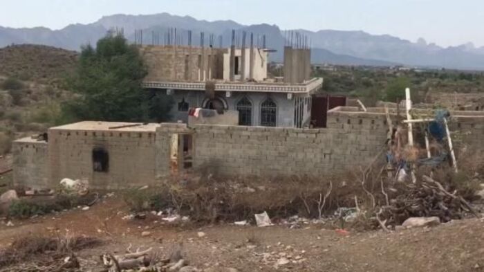 الضالع.. استهداف منزل مواطن بطائرة مسيرة حوثية غربي قعطبة