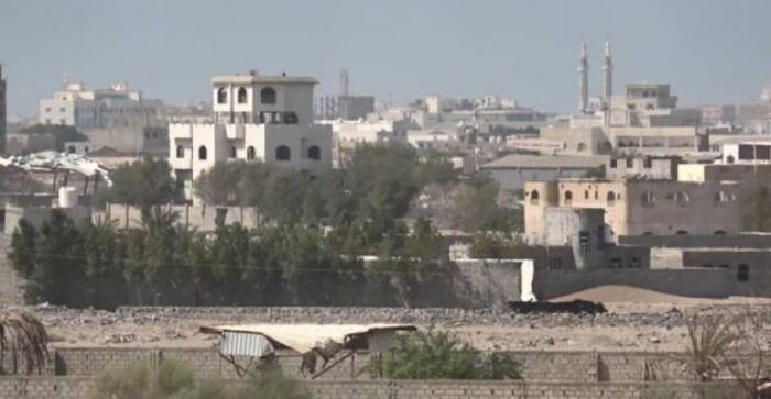 بمدفعية الهاون والاسلحة الرشاشة.. الحوثيون يعاودون قصف الاحياء السكنية في حيس بالحديدة