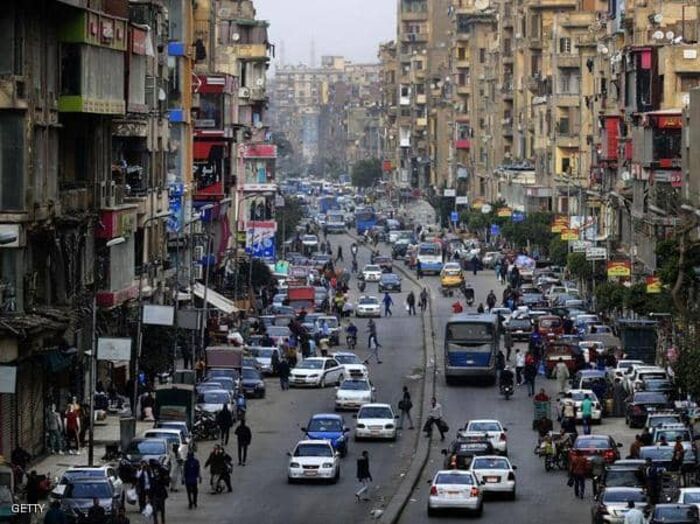 القاهرة تستعيد صخبها بعد رفع الحظر.. ومدن السياحة في حالة تأهب