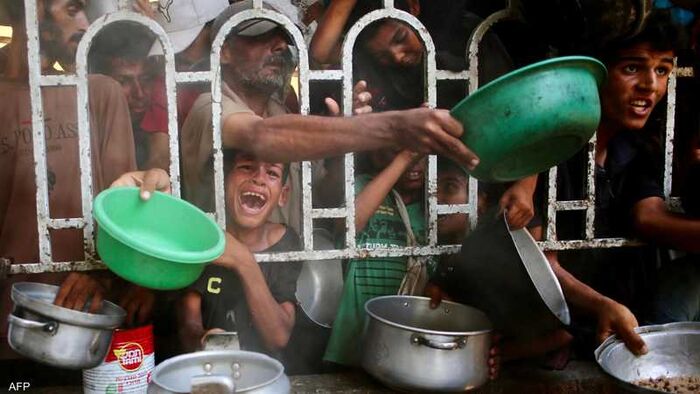 مشاهد من مجاعة غزة.. أطباء ينهارون و21 طفلا يموتون في 3 أيام