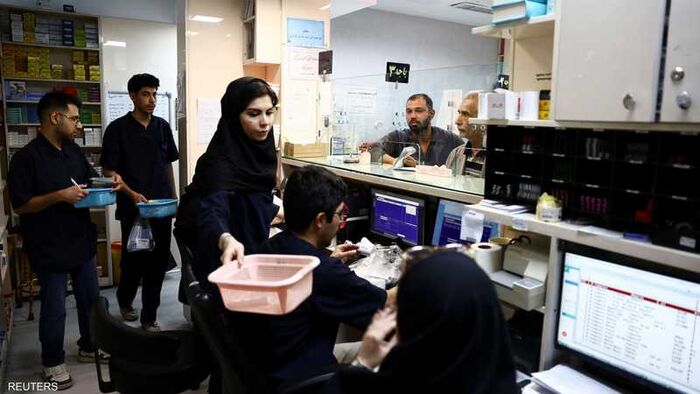 اقتصاد إيران.. "دمار واسع" وغموض يلف مستقبل ملايين العمال