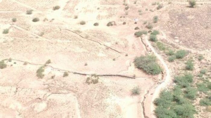 وفاة طفل غرقًا في خندق مستحدث لمليشيا الحوثي جنوبي الحديدة