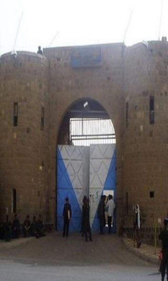 احتجاجات نسوية في السجن المركزي بصنعاء والمليشيا تقمع السجينات بالقوة