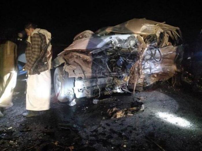 وفاة واصابة 11 شخصا بينهم حفيد وزير الداخلية للحوثيين في حادث مروري
