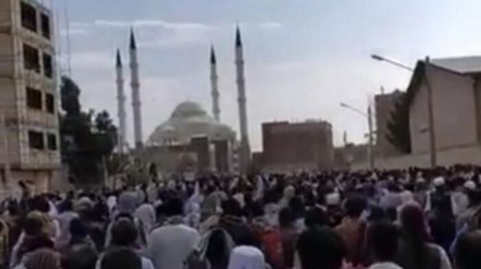 الاطاحة بقائد شرطة عقب مقتل متظاهرين
