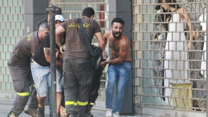 في اشتباكات بيروت: قتلى وجرحى في احتجاجات ضد قاضي تحقيق انفجار المرفأ وعون يتعهد بالمحاسبة