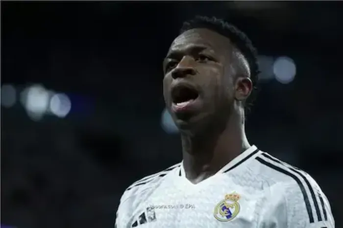 تيباس: لاعب ريال مدريد يستحق الفوز بالكرة الذهبية