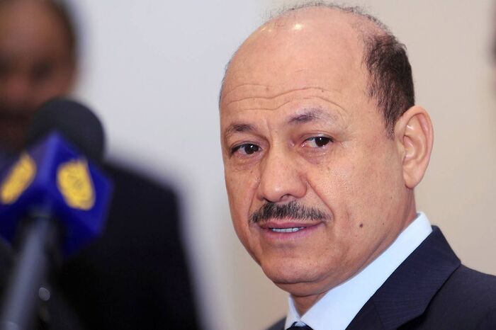 بعد تدخل رئيس مجلس القيادة.. الإفراج عن الشباب اليمنيين المحتجزين في الجزائر