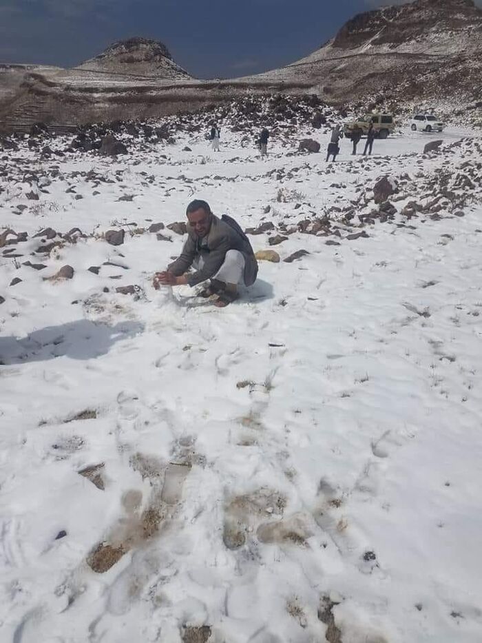 صورة| الثلوج تغطي جبال ضواحي صنعاء