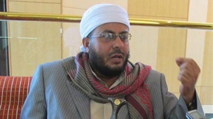 رئيس الوزراء معين عبدالملك يطالب الرئيس هادي بإقالة أحد وزرائه (الأسم)