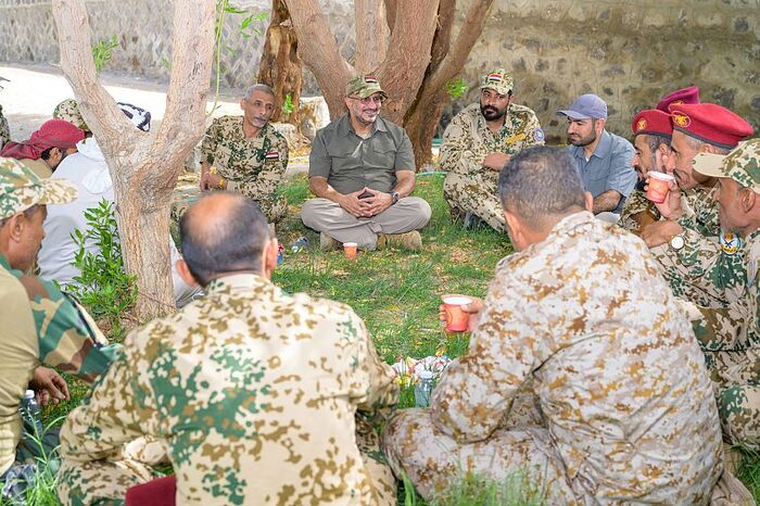 نائب رئيس مجلس القيادة طارق صالح يعقد لقاء معايدة مع عدد من قيادات محور الحديدة