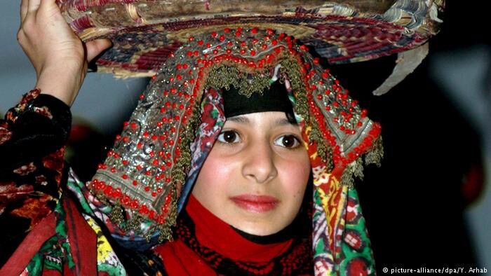 #معين_برس تنشرها .. الأزياء اليمنية .. أصالة تزيد الجميل جمالا .. صور