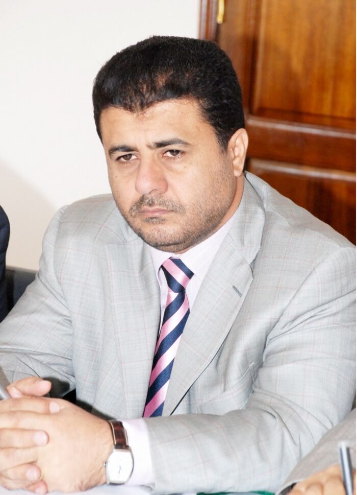 ناشطون: العيسي يرشح شخصيات مدفوعة الاجر لتولي مناصب بالحكومة بأسم المؤتمر الشعبي