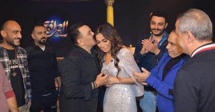 بسمة وهبة تنهار بالدموع أثناء تسجيل حلقة محمد فؤاد بسبب أولادها