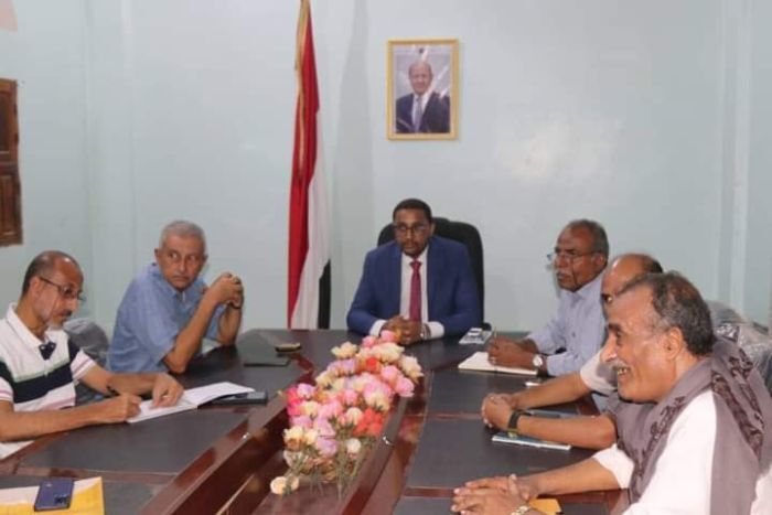 وفد هيئة المساحة والتخطيط العمراني يطلع على المخطط الحضري لمدينة الخوخة