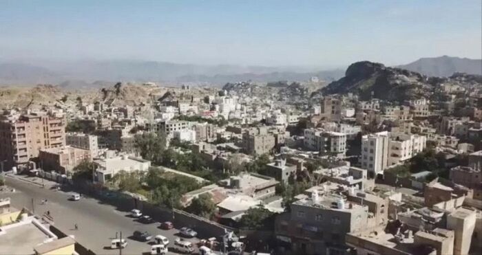 مقتل سائق شاحنة بنقطة أمنية في تعز