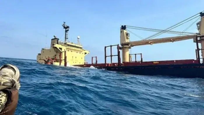 الحكومة اليمنية تعلن غرق السفينة "روبيمار" في البحر الأحمر