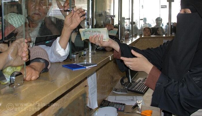 بسبب التلاعب ورفع عمولة التحويلات.. نيابة الأموال العامة تستدعي مالكي 5 شركات صرافة بمأرب