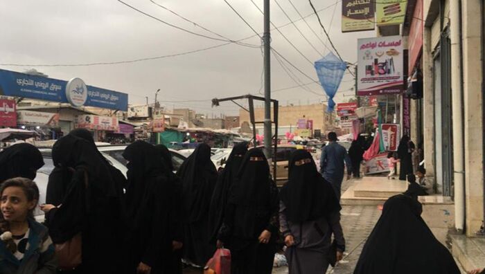 آلاف #السودانيين يحتشدون حول (الدفاع - المخابرات- مقر البشير ) ويتحدون "رصاص الملثمين"... و #المهدي يوجه كلمة