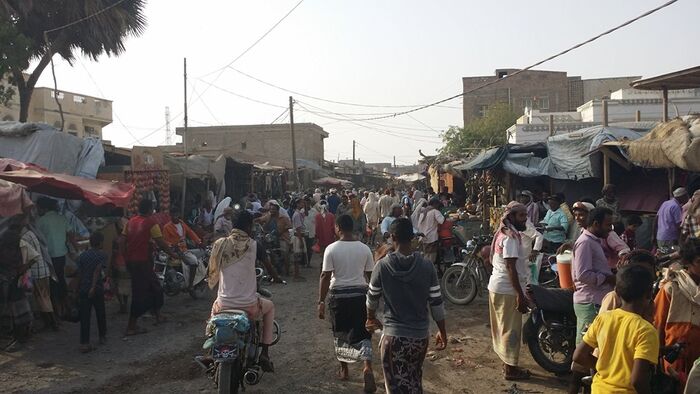 مدير عام شرطة الحديدة: إدارة أمن الخوخة يجب أن تخضع للسلطة المحلية كبقية المديريات المحررة
