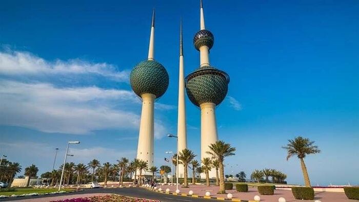بدعم كويتي.. وكيل اول محافظة الحديدة يدشن توزيع السلل الغذائية للنازحين