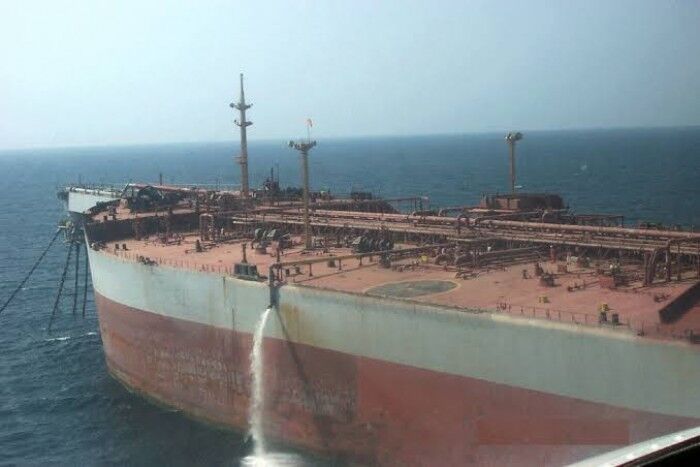 نص البيان.. ناطق القوات المشتركة يسرد مخاطر تسريب النفط من الناقلة صافر وشروط المليشيا للسماح بصيانتها