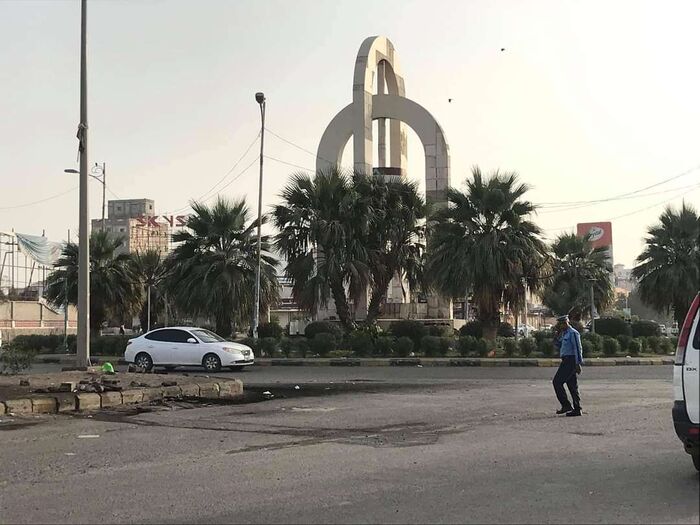 إصابة ضابط في شرطة عدن بقنبلة يدوية استهدفت سيارته