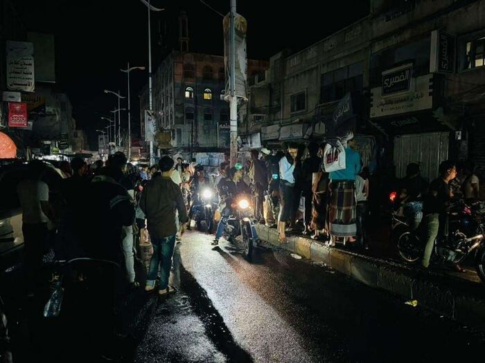 تعز.. مقتل شخصين وإصابة ثالث برصاص مسلحين مجهولين