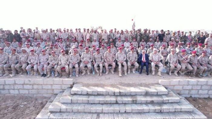 بن عزيز يشهد عرضاً عسكرياً بمناسبة تدشين المرحلة الثانية من العام التدريبي