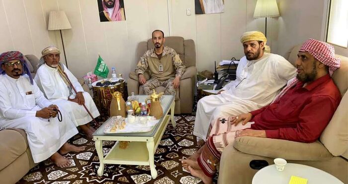 لقاء قائد التحالف بالمهرة يكشف اطماع #السعودية في المحافظة "صورة"
