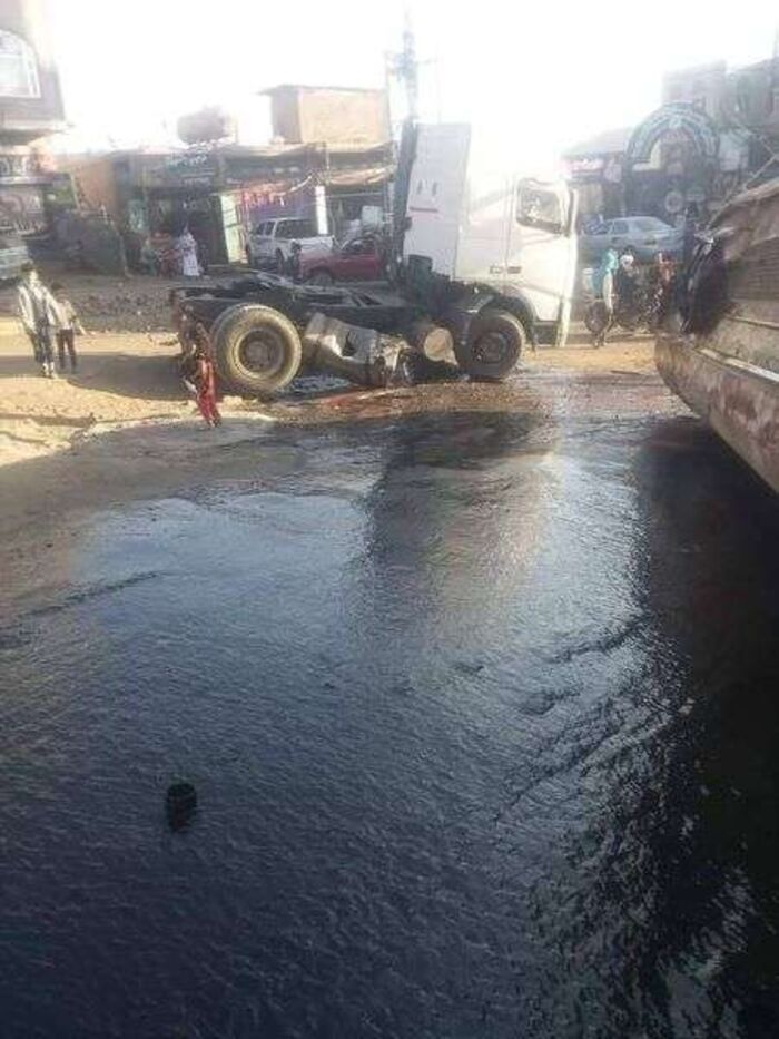غرق عدد من شوارع مدينة إب بالعسل البلدي "صور"