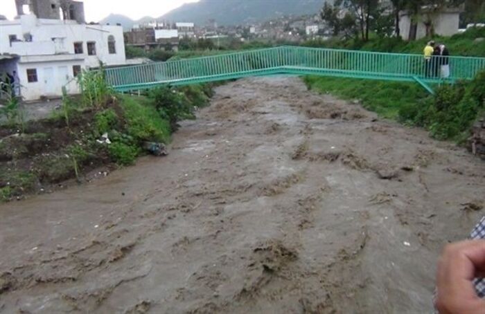 سيول جارفة في السدة ووفاة طفل بصاعقة رعدية في يريم