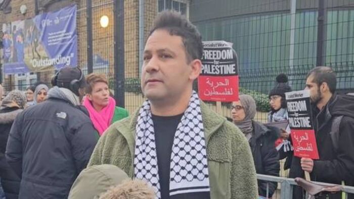مدرسة بريطانية تغلق أبوابها عقب اتهامات بمعاقبتها تلميذا رفض إزالة علم فلسطين
