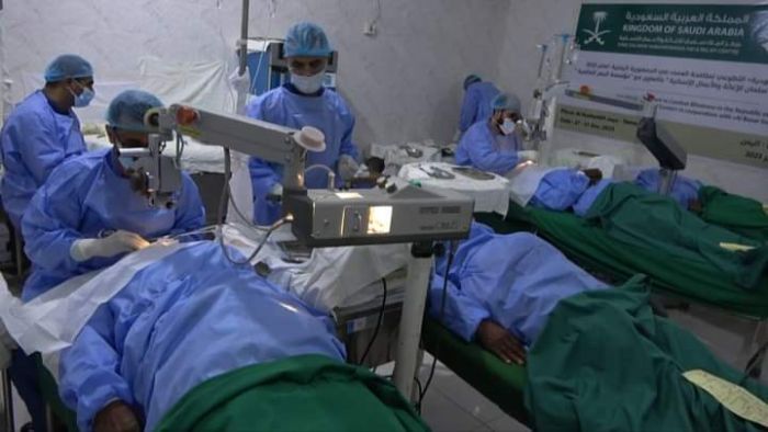 تدشين مخيم طبي لجراحة العيون في حيس بالحديدة