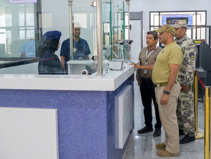 فيديو| طارق صالح يطلع على الترتيبات في مطار المخا لاستقبال الرحلة الثانية من العالقين في السودان