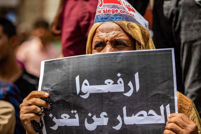 منظمة "هيومن رايتس ووتش" تدعو الحوثيين وإسرائيل إلى إنهاء حصارهما على تعز وغزة