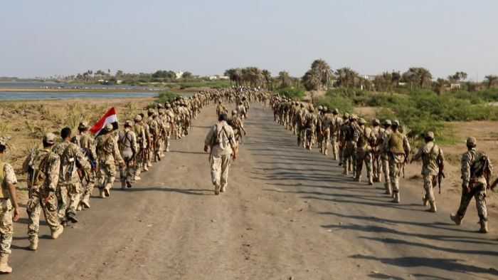 شاهد بالفيديو| وحدات من اللواء الخامس حراس الجمهورية تنفذ تمريناً مسيراً ضخماً في محور الحديدة