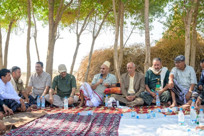 فيديو| تفقد أوضاع المواطنين في ريف المخا ومقبنة.. طارق صالح: الحوثي منظومة دمار لصالح إيران