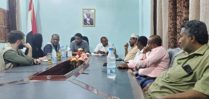 الحديدة.. نائب مدير عام مكتب الصحة يناقش تدخلات منظمة مهاد الصحية بالخوخة