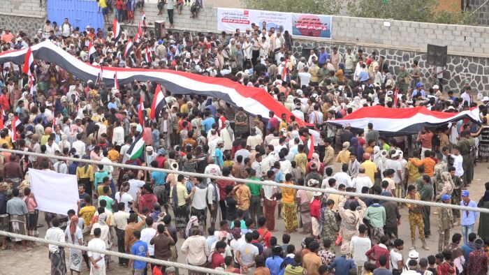 صور| أبناء المخا يحتشدون للتنديد بإرهاب مليشيا الحوثي في البحر والبر
