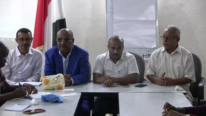 مديرا الخوخة وحيس يناقشان مع الأوتشا سبل مواجهة وباء الكوليرا