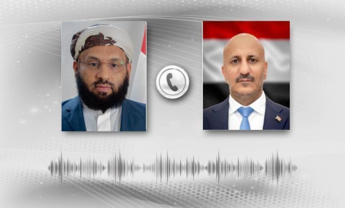 في اتصال هاتفي.. طارق صالح يطمئن على أحوال حجاج بلادنا
